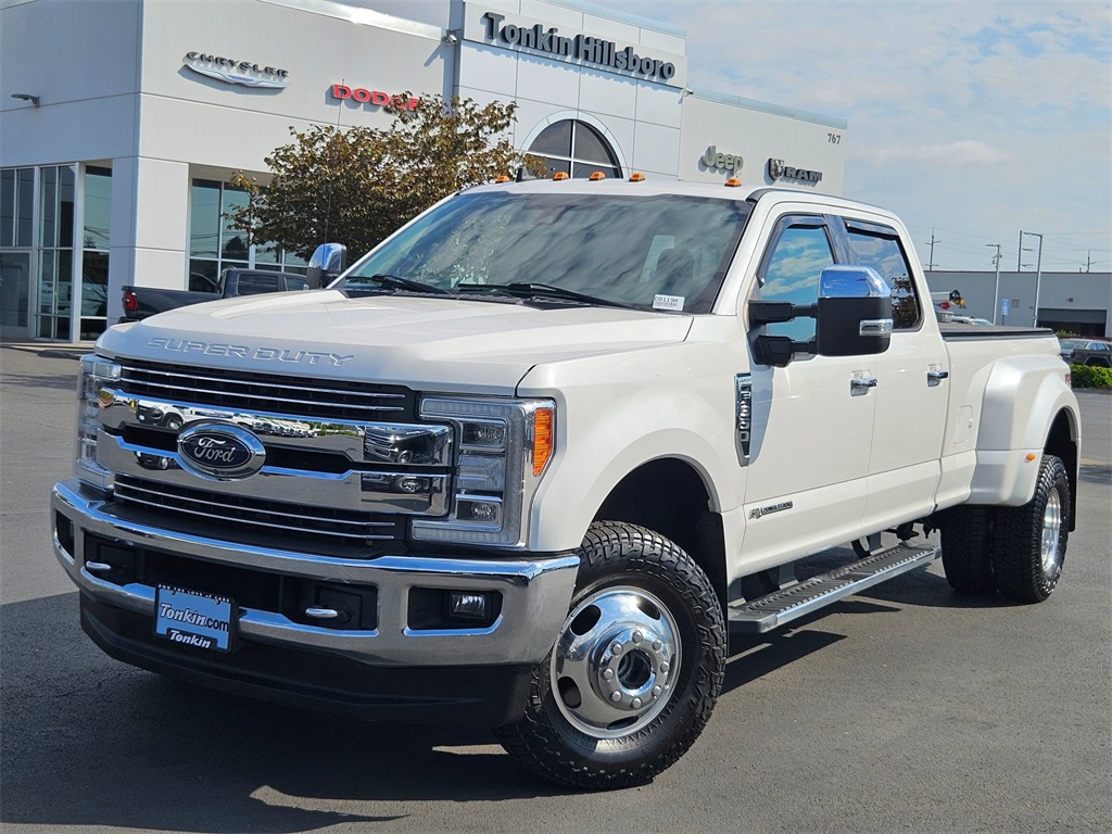 2019 Ford F-350 Lariat Platinum photo 2