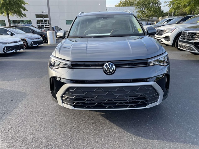 2025 Volkswagen Taos SE photo 2
