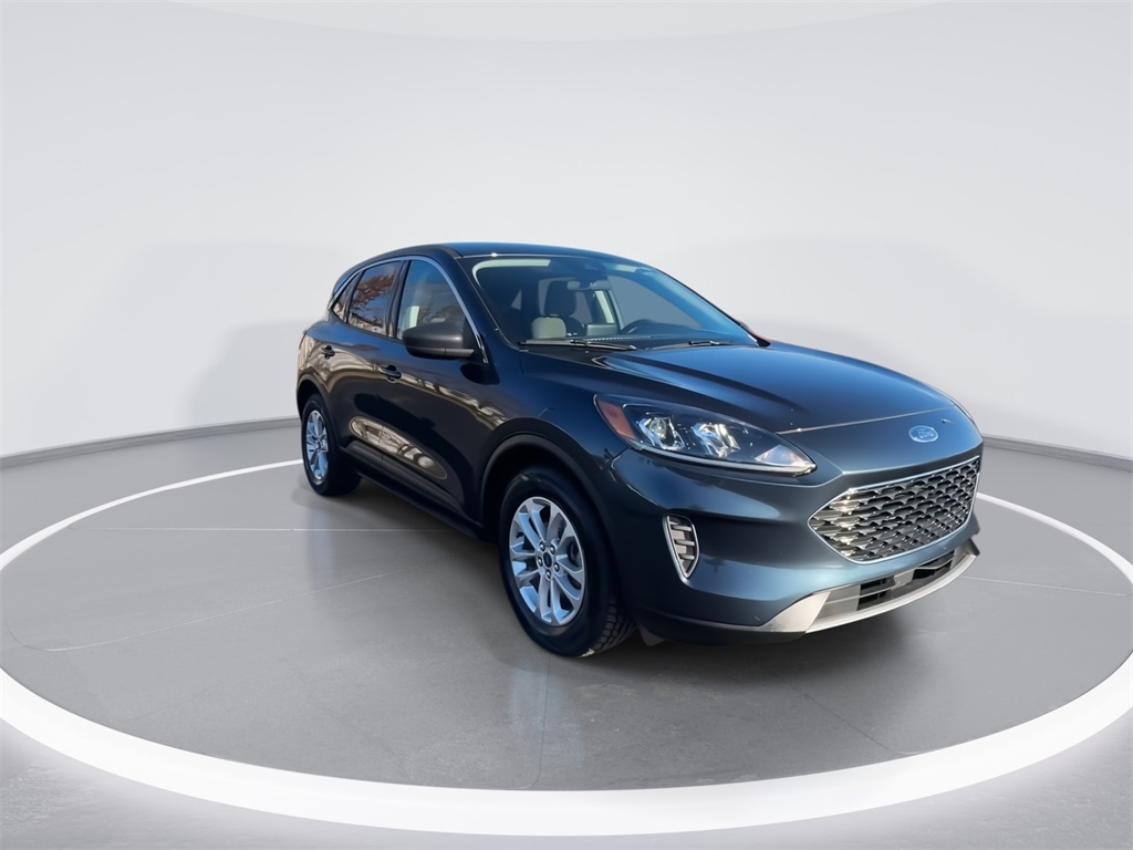 Used 2022 Ford Escape SE with VIN 1FMCU0G64NUA06102 for sale in Russell Springs, KY