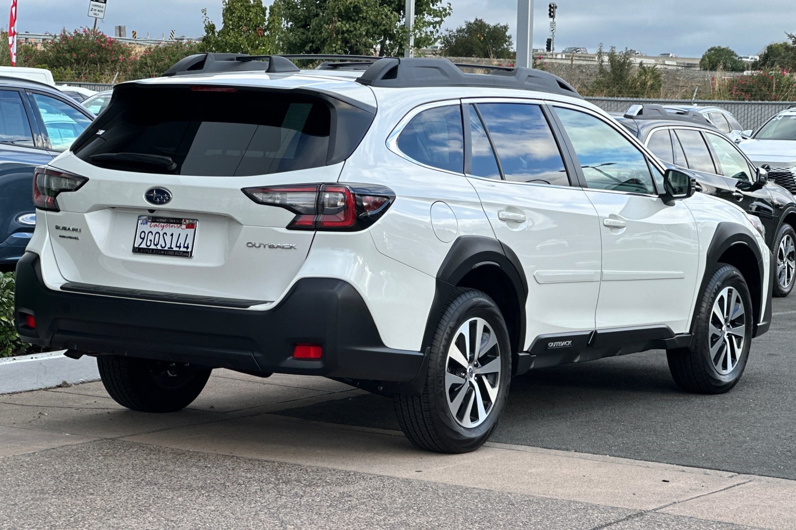 2023 Subaru Outback Premium photo 3