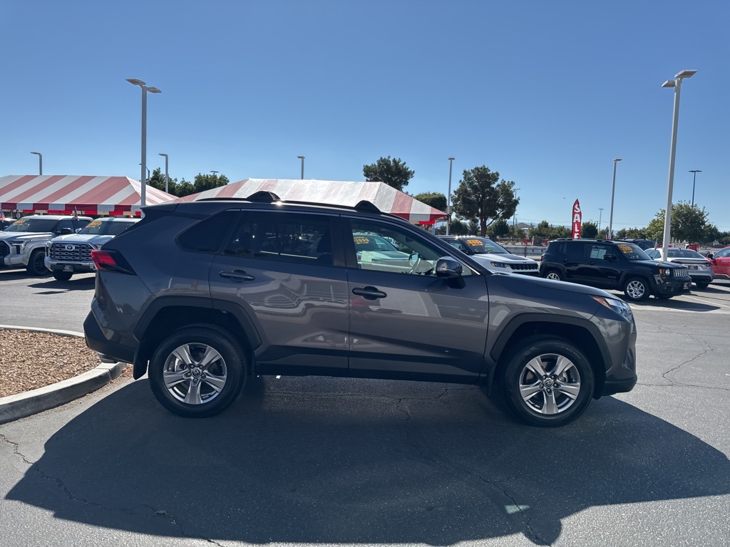2022 Toyota RAV4 XLE photo 4