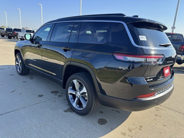 2025 Jeep Grand Cherokee Limited photo 3