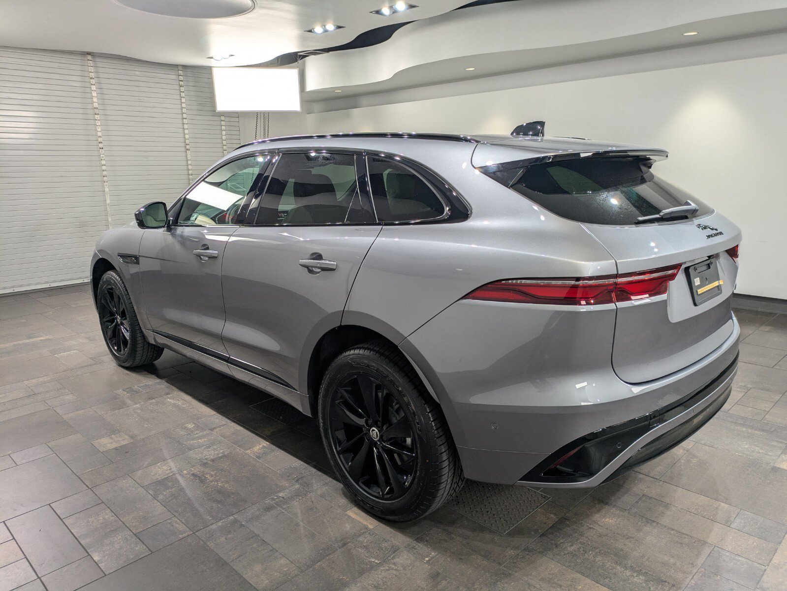 2026 Jaguar F-PACE P250 R-Dynamic S photo 3