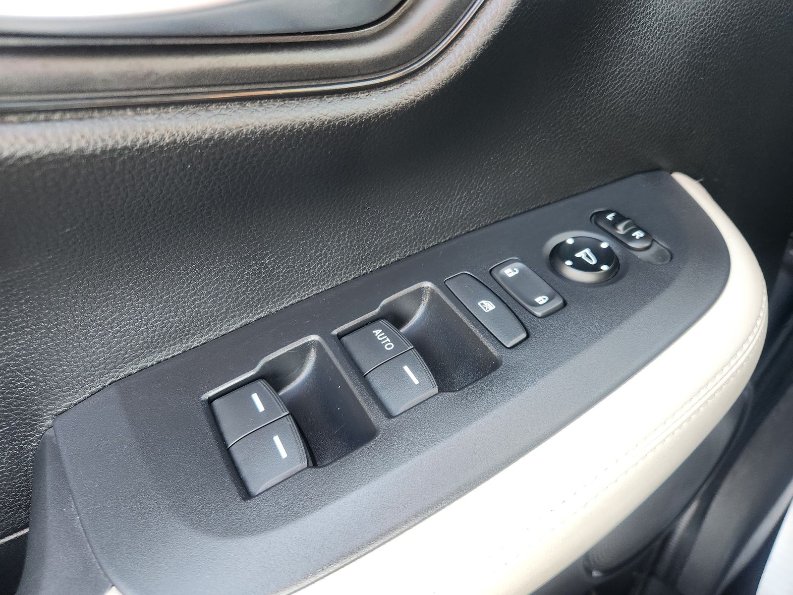 2023 Honda HR-V LX photo 27