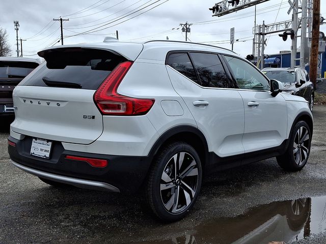 2025 Volvo XC40 AWD photo 3