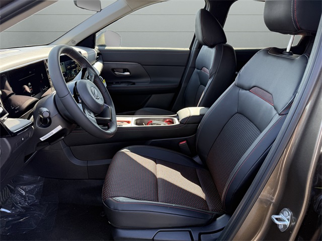2025 Nissan Kicks SR photo 12