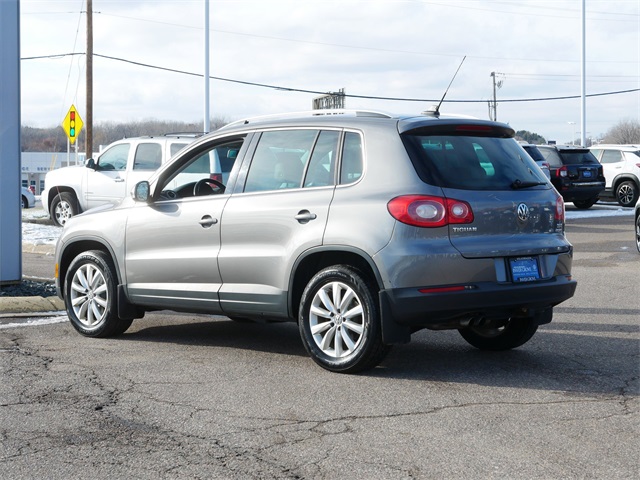 2011 Volkswagen Tiguan SE photo 3