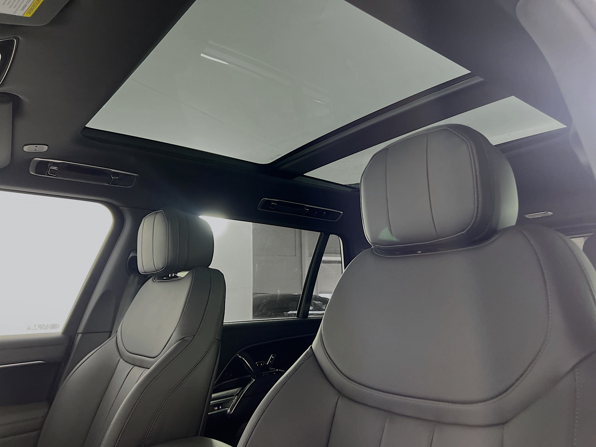 2025 Land Rover Range Rover SE photo 13