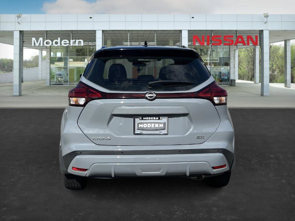 2022 Nissan Kicks SR photo 4