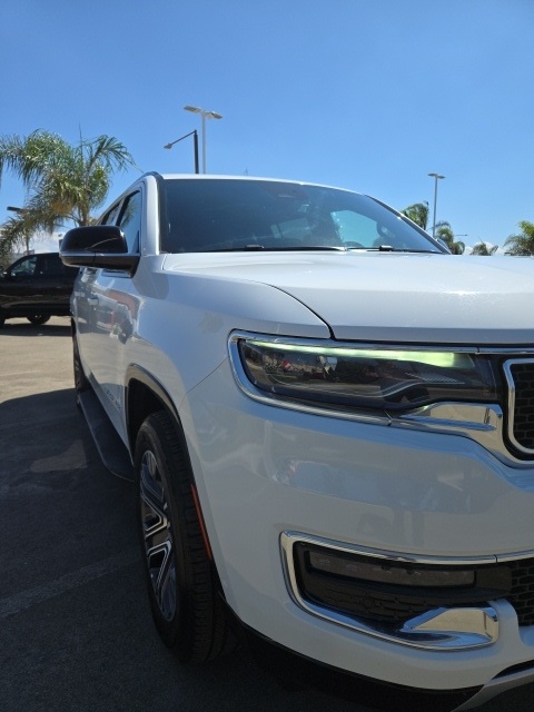 2023 Jeep Wagoneer L Series II photo 2