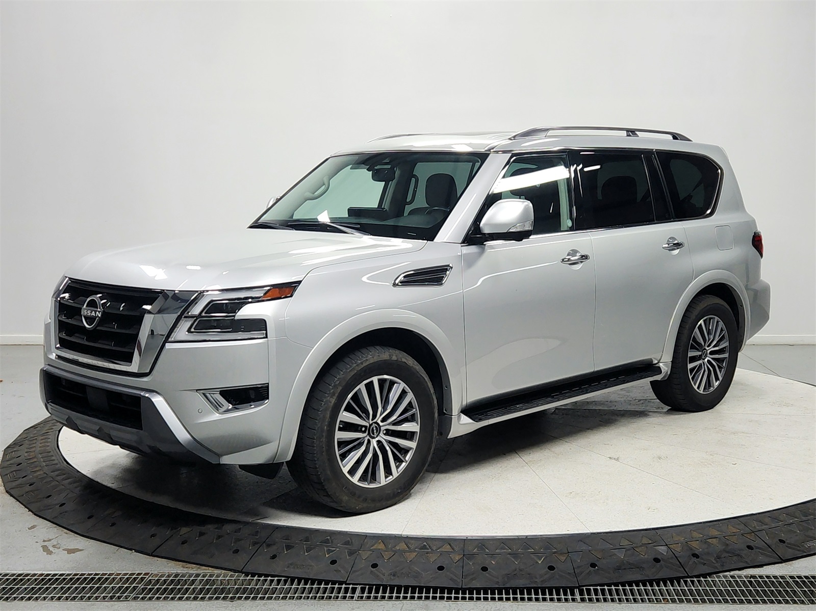 2023 Nissan Armada SL photo 3