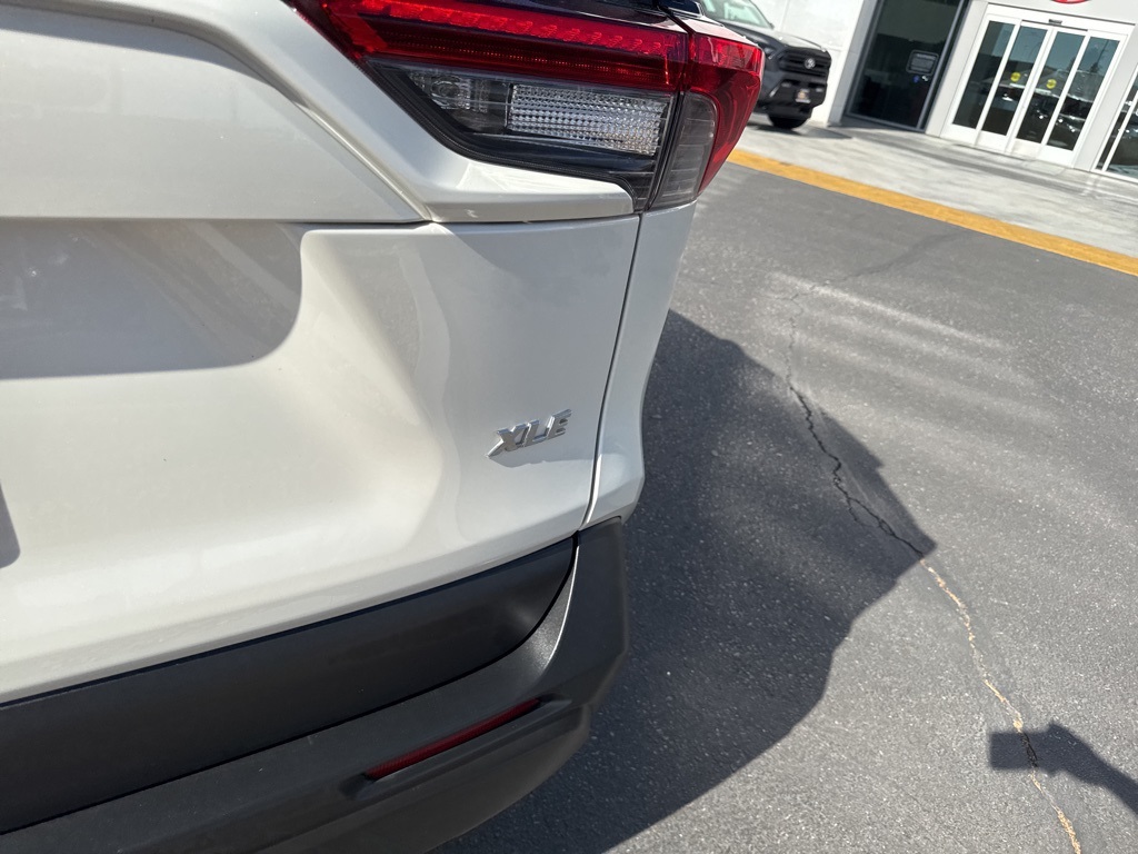 2022 Toyota RAV4 XLE Premium photo 8