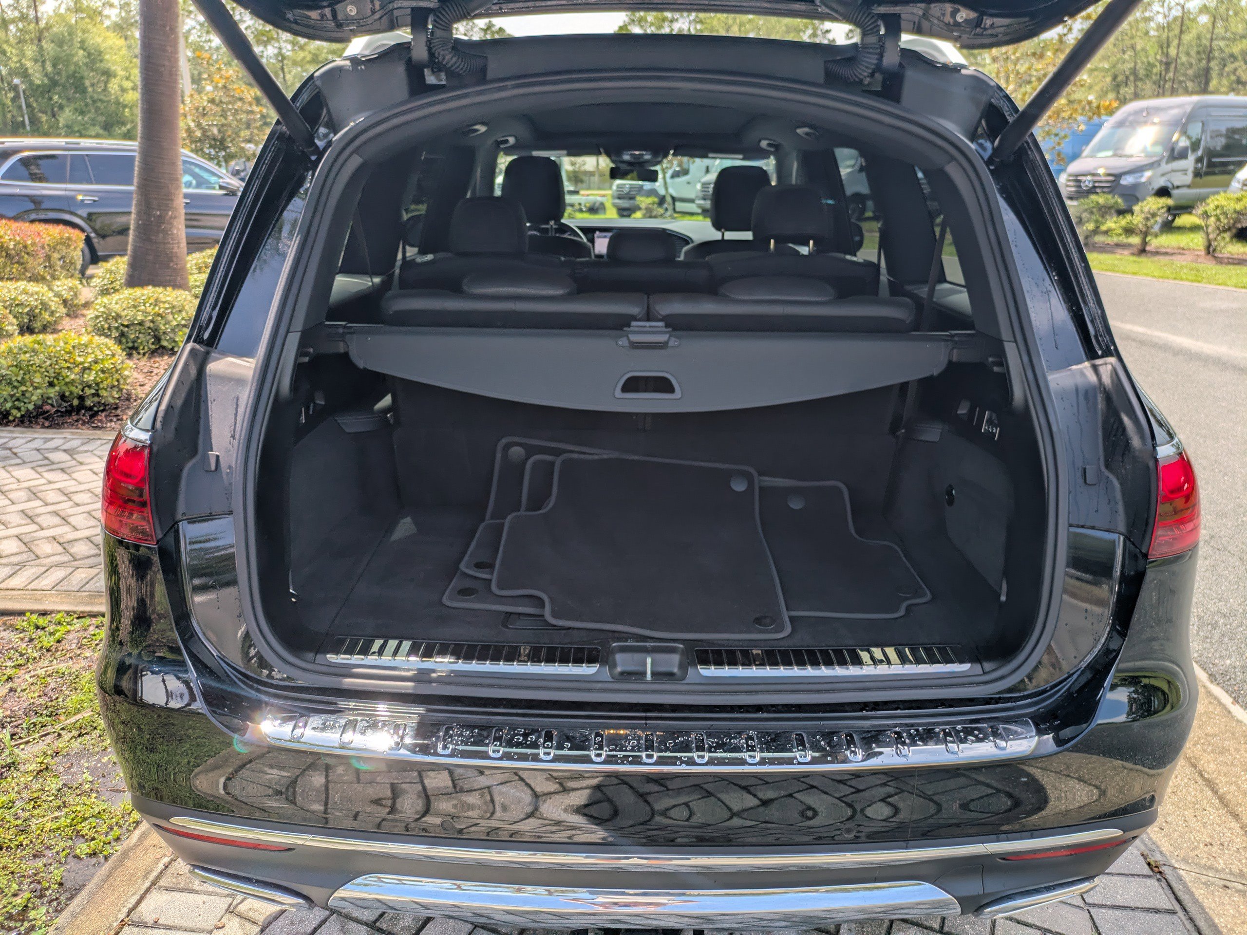2025 Mercedes Benz GLS 450 4MATIC photo 7