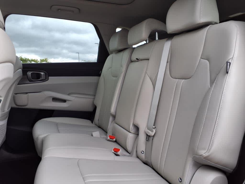 2025 Kia Sorento S photo 6