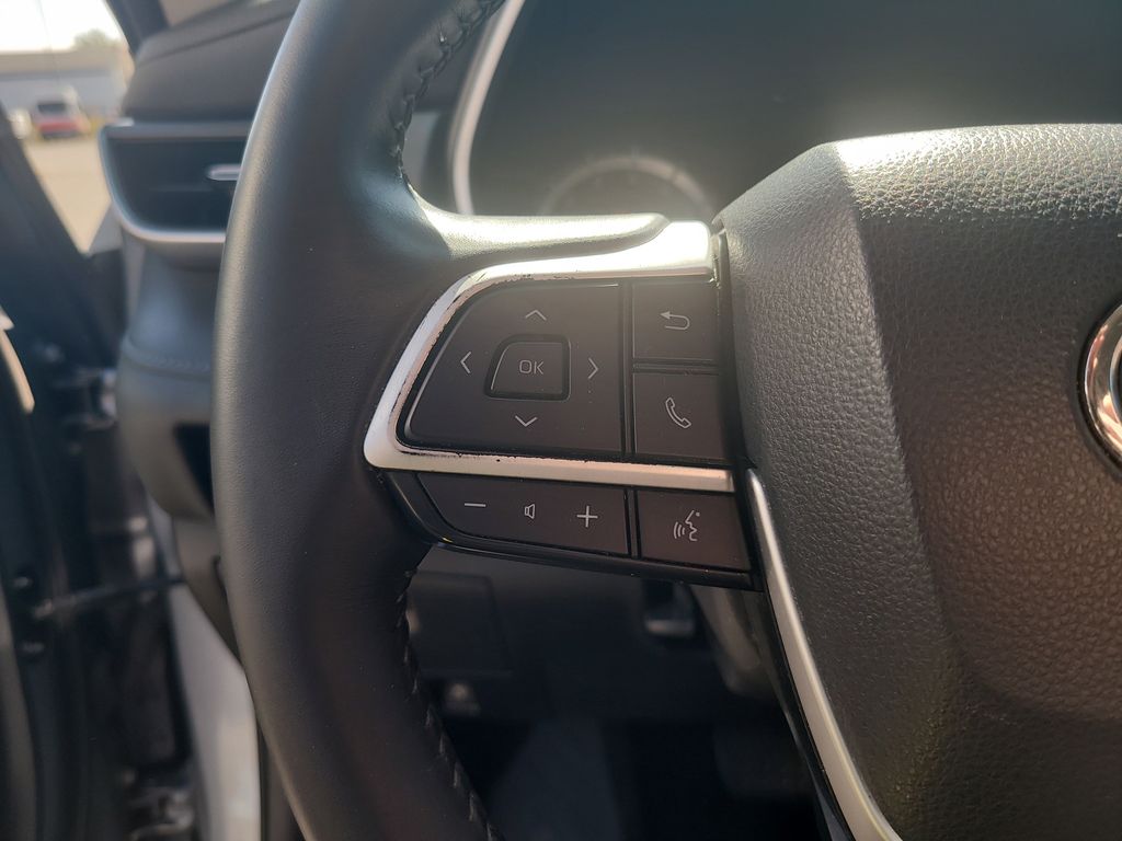 2022 Toyota Highlander XLE photo 13