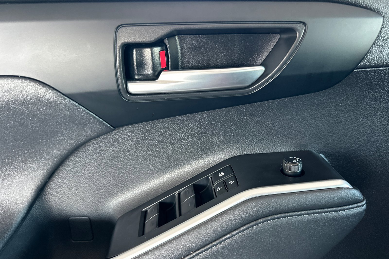 2023 Toyota Highlander L photo 10