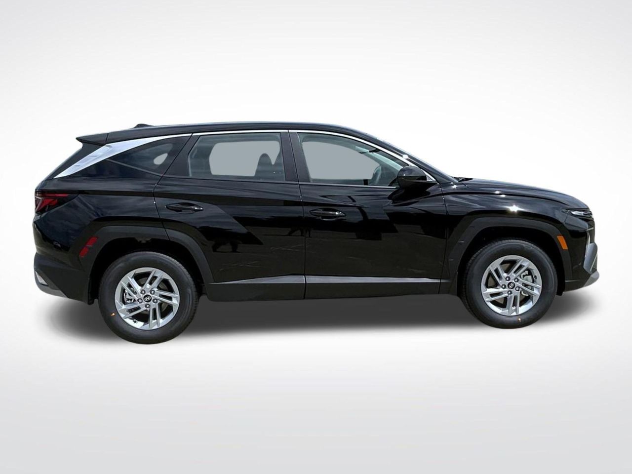 2025 Hyundai Tucson SE photo 2