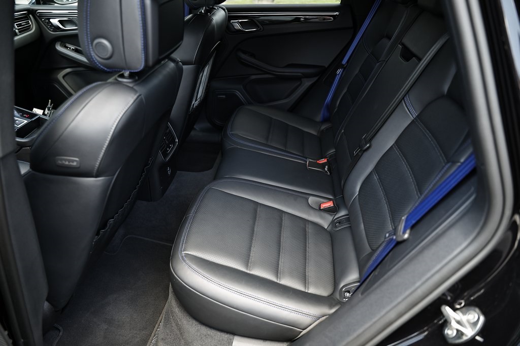 2025 Porsche Macan T photo 25