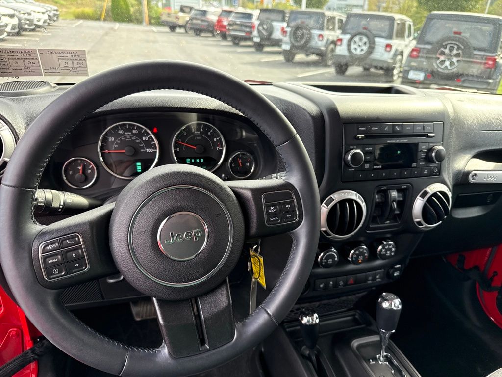 2015 Jeep Wrangler Unlimited Sahara photo 13