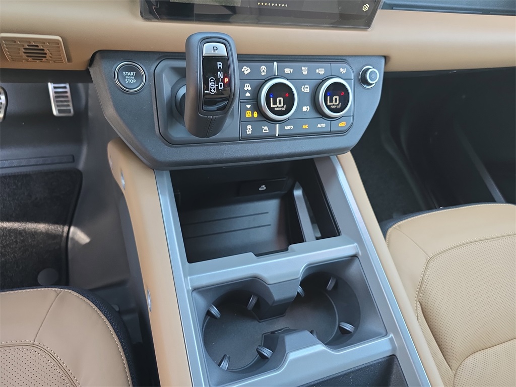 2025 Land Rover Defender 110 V8 photo 24