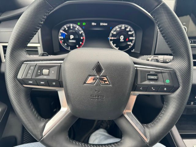 2024 Mitsubishi Outlander photo 21