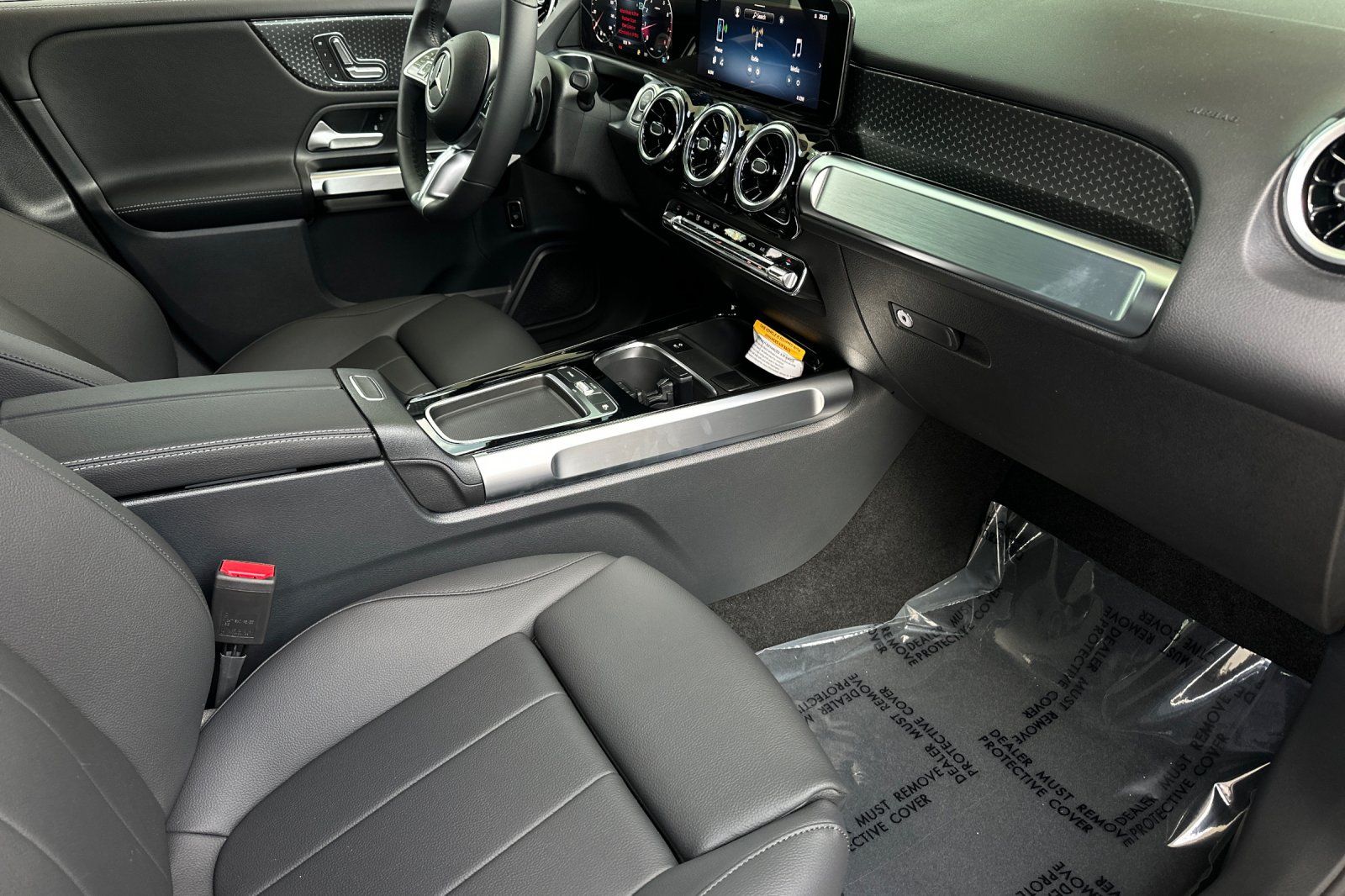 2025 Mercedes Benz GLB 250 photo 11