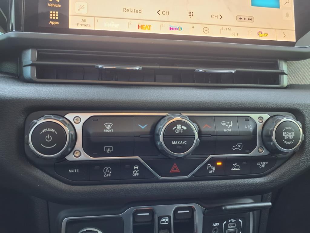 2025 Jeep Gladiator Sport S photo 9