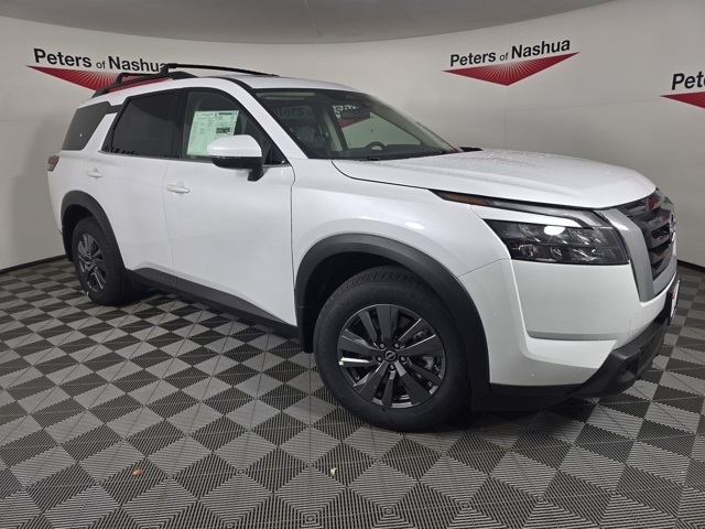 2025 Nissan Pathfinder SV's photo