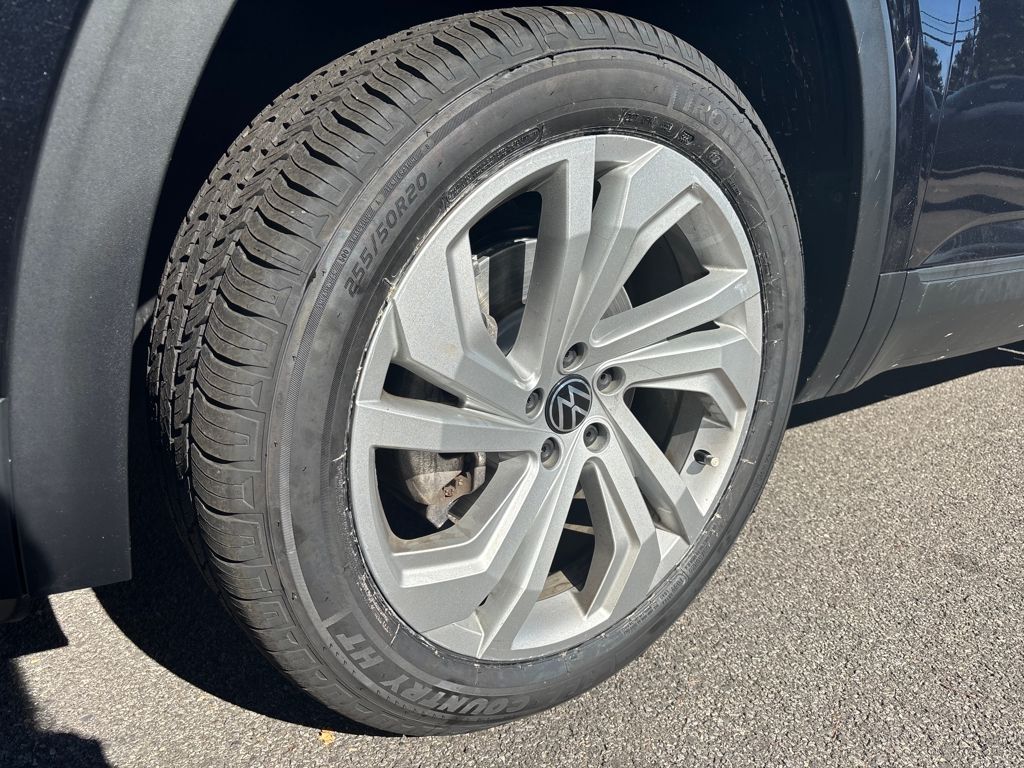 2022 Volkswagen Atlas SE Technology photo 2