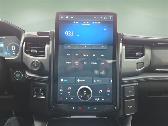 2023 Ford F-150 Lightning Platinum photo 33