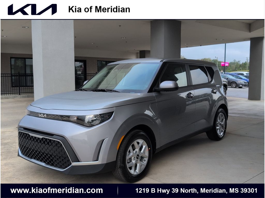 2025 Kia Soul LX's photo