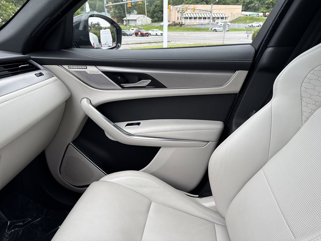 2024 Jaguar F-PACE P250 R-Dynamic S photo 28