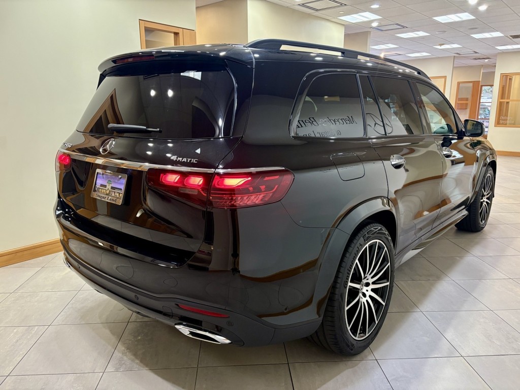 2026 Mercedes Benz GLS 450 4MATIC photo 4
