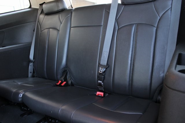 2014 Chevrolet Traverse 1LT photo 2