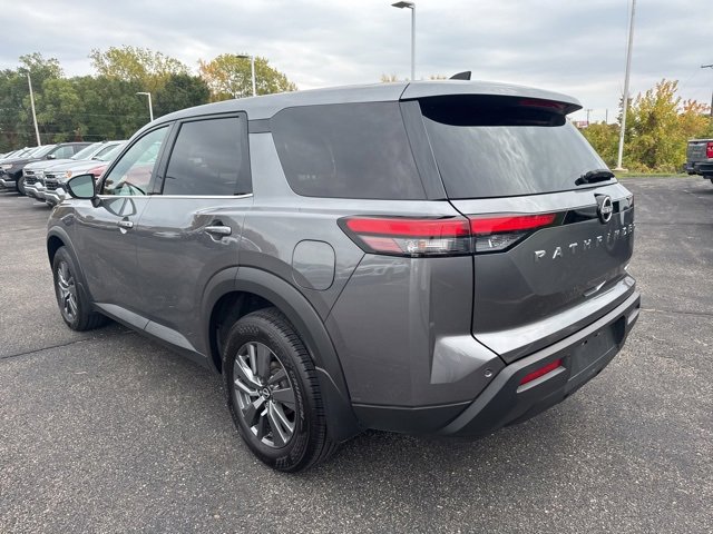 2023 Nissan Pathfinder S photo 3
