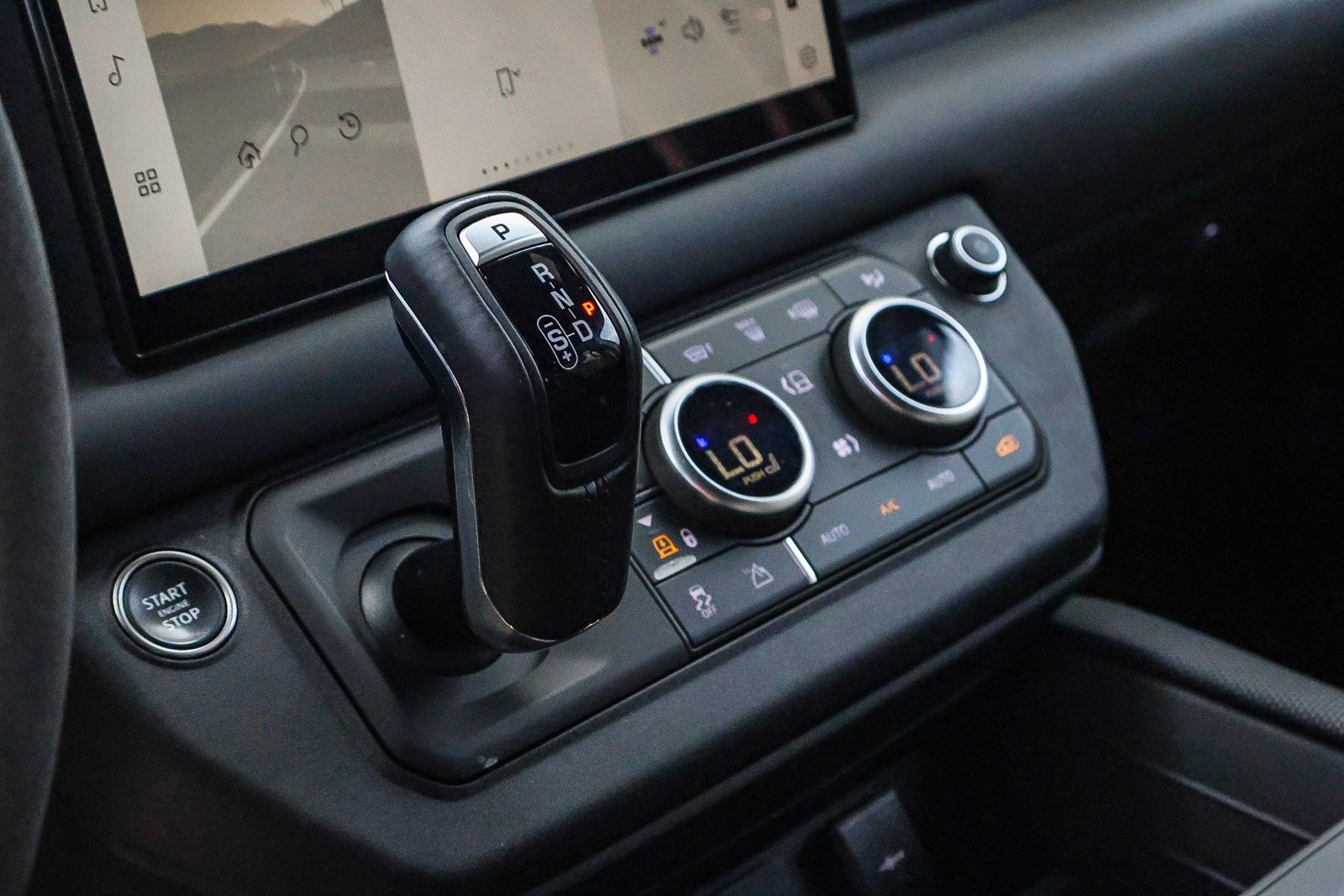 2024 Land Rover Defender 110 V8 photo 18