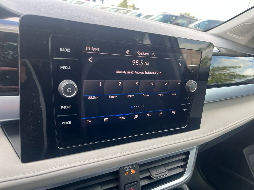 2025 Volkswagen Taos SE photo 12