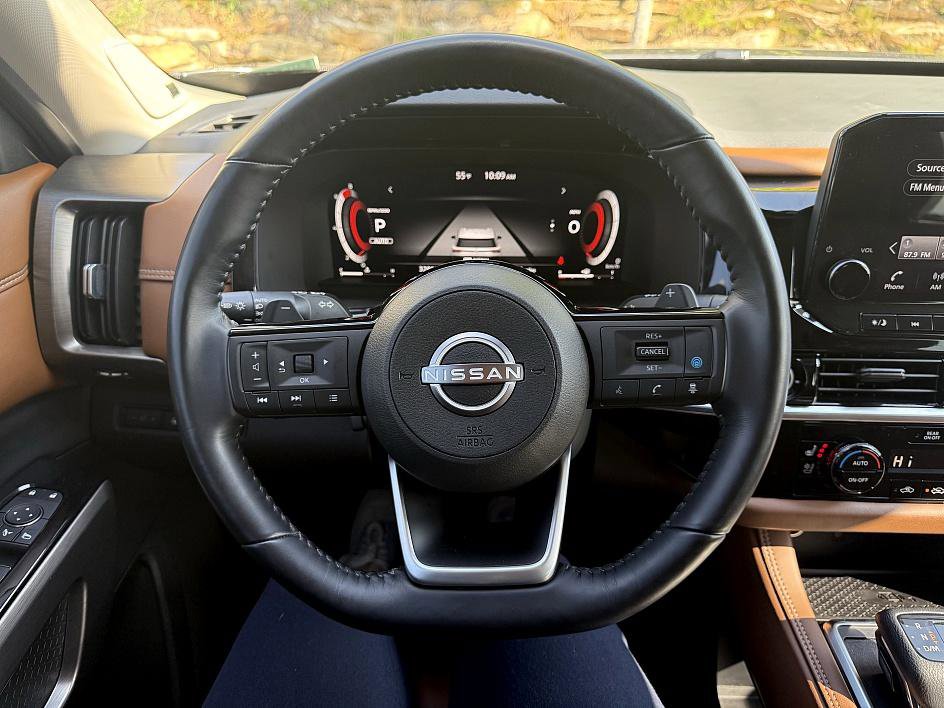 2023 Nissan Pathfinder Platinum photo 23