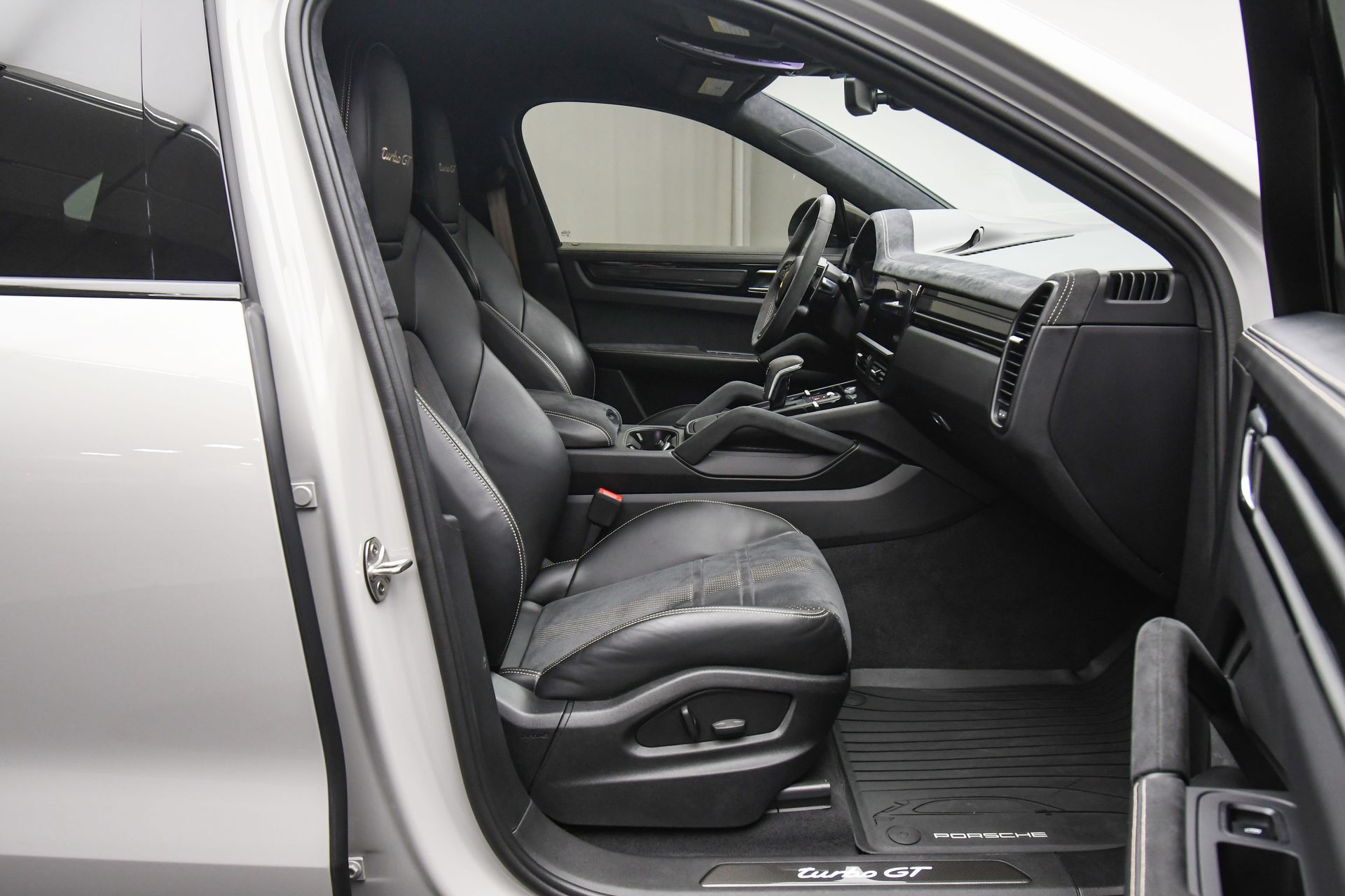 2023 Porsche Cayenne Coupe Turbo GT photo 44