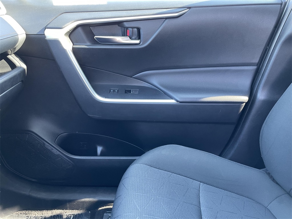 2022 Toyota RAV4 XLE photo 15