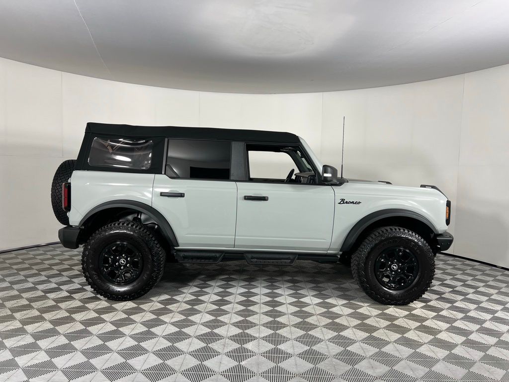 2024 Ford Bronco Wildtrak photo 2