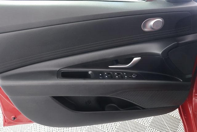2023 Hyundai Elantra SEL photo 23