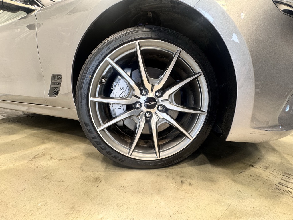 2025 Genesis G70 2.5T photo 14