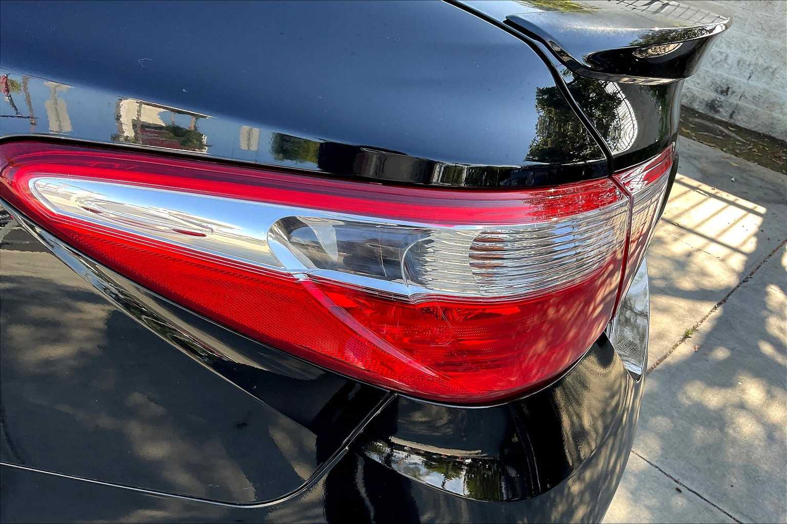 2017 Toyota Camry SE photo 28