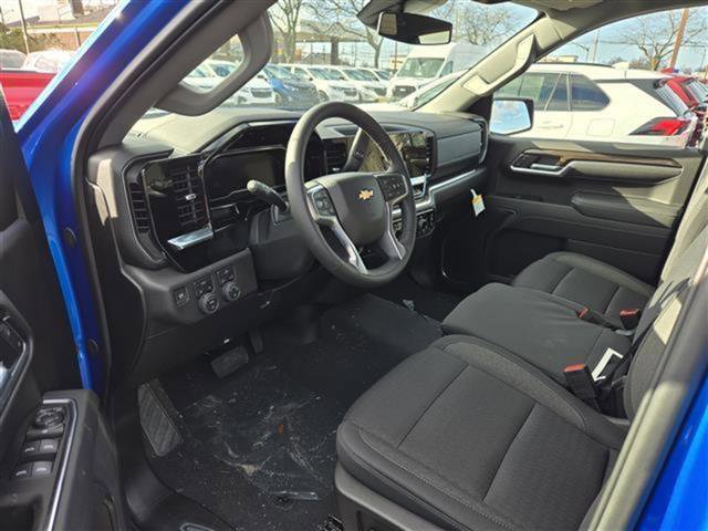 2025 Chevrolet Silverado 1500 LT photo 2