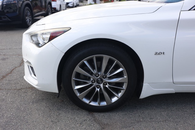 2018 Infiniti Q50 2.0t LUXE photo 9