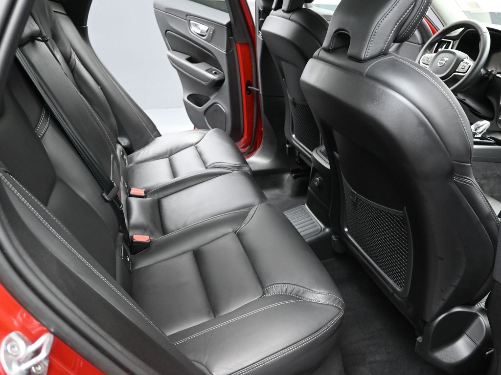 2023 Volvo XC60 T8 Ultimate photo 15