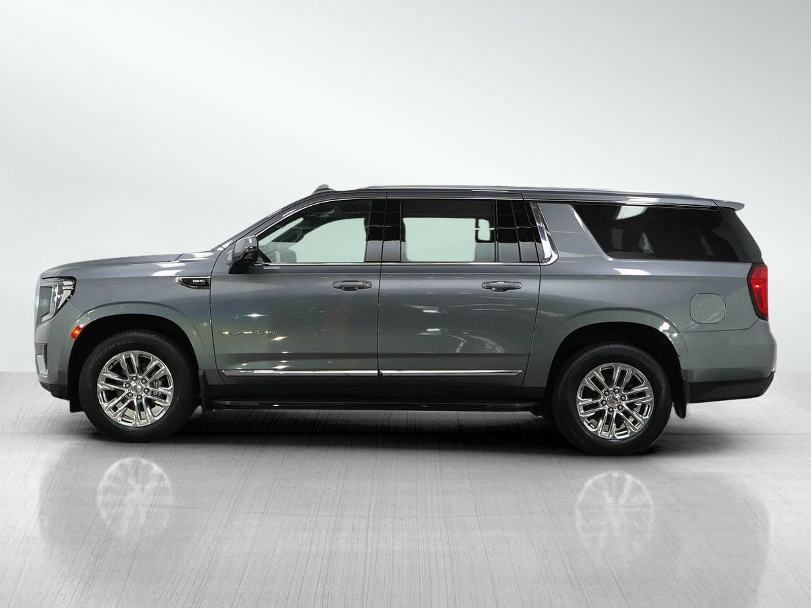 Used 2021 GMC Yukon XL SLT with VIN 1GKS2GKD3MR393218 for sale in Bloomington, Minnesota