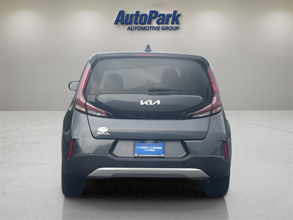 2023 Kia Soul LX photo 3