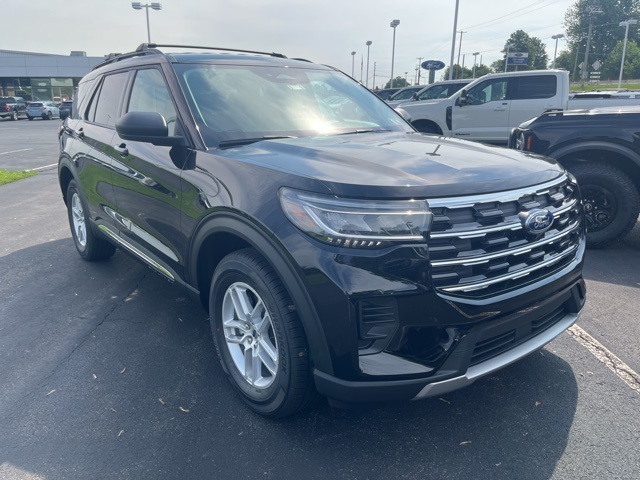 2025 Ford Explorer photo 3